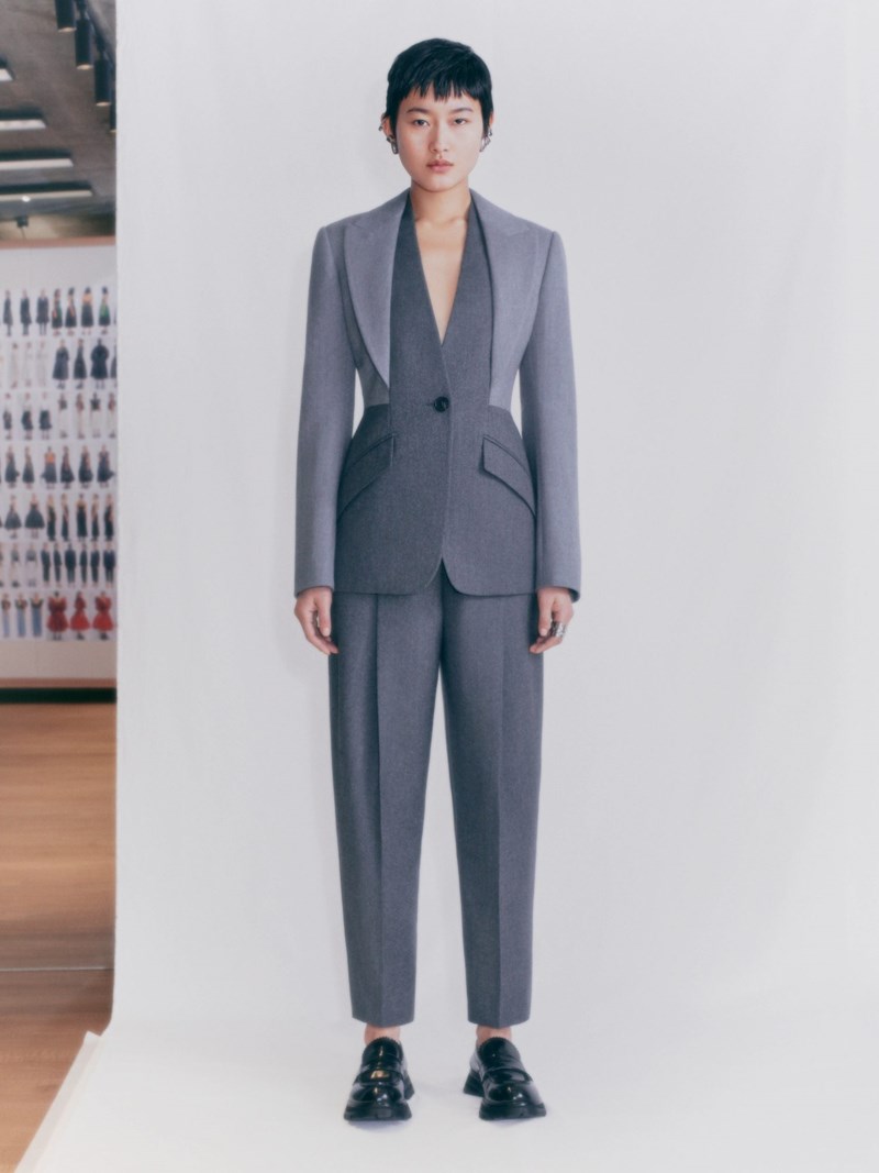 Ο Alexander McQueen μας υπόσχεται μια σεζόν γεμάτη ζωηρά χρώματα και δυναμισμό - εικόνα 24