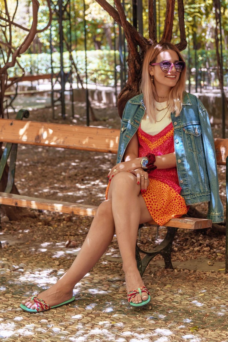 Έτσι θα φορέσεις τις Havaianas και εκτός παραλίας. Οι editors του ELLE.gr δημιουργούν 4+1 υπέροχα street style looks που σίγουρα θα σε εμπνεύσουν - εικόνα 4