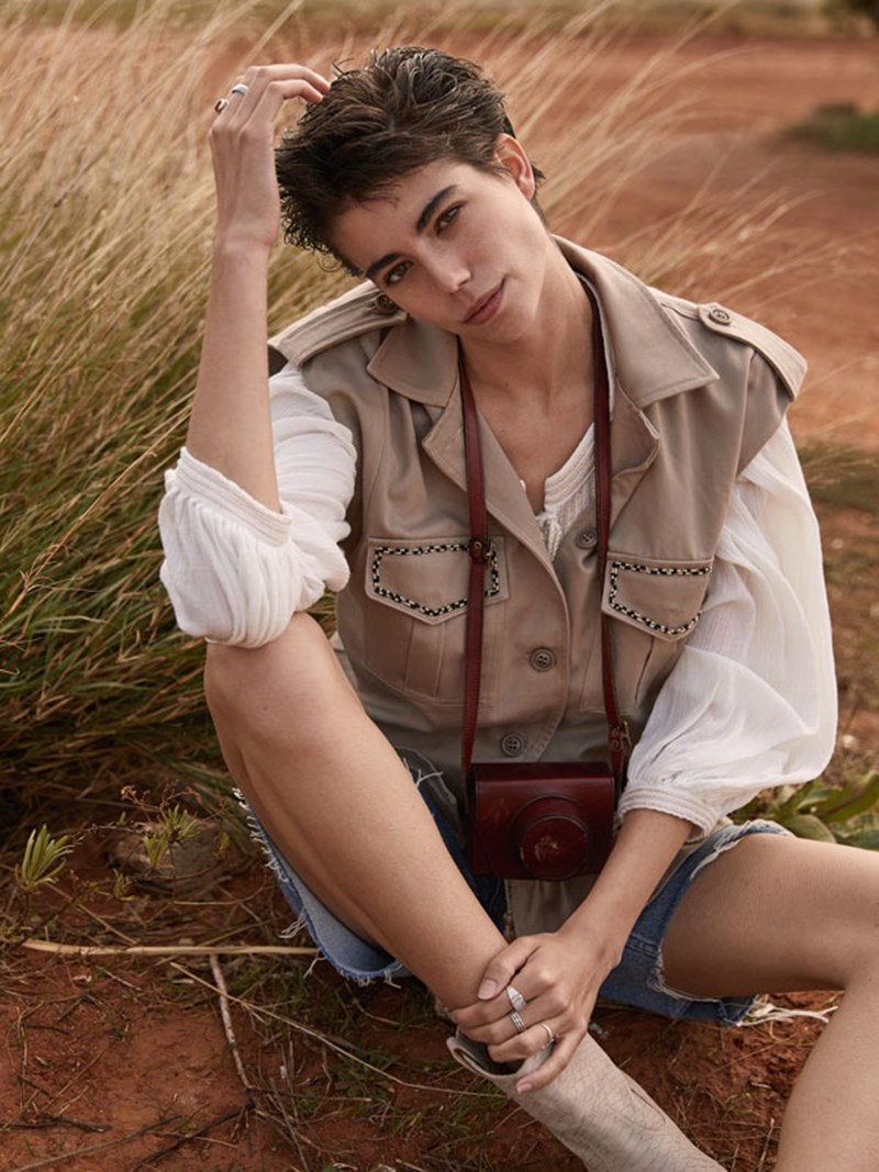 Made by ZoeK: Το brand που συνδυάζει τη ζωγραφική με το πιο δημοφιλές είδος της γυναικείας ντουλάπας, το εμβληματικό στρατιωτικό jacket, και όχι μόνο - εικόνα 1