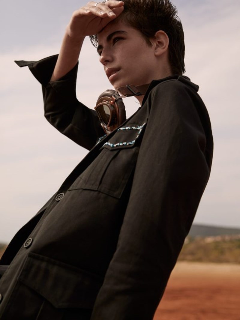 Made by ZoeK: Το brand που συνδυάζει τη ζωγραφική με το πιο δημοφιλές είδος της γυναικείας ντουλάπας, το εμβληματικό στρατιωτικό jacket, και όχι μόνο - εικόνα 3