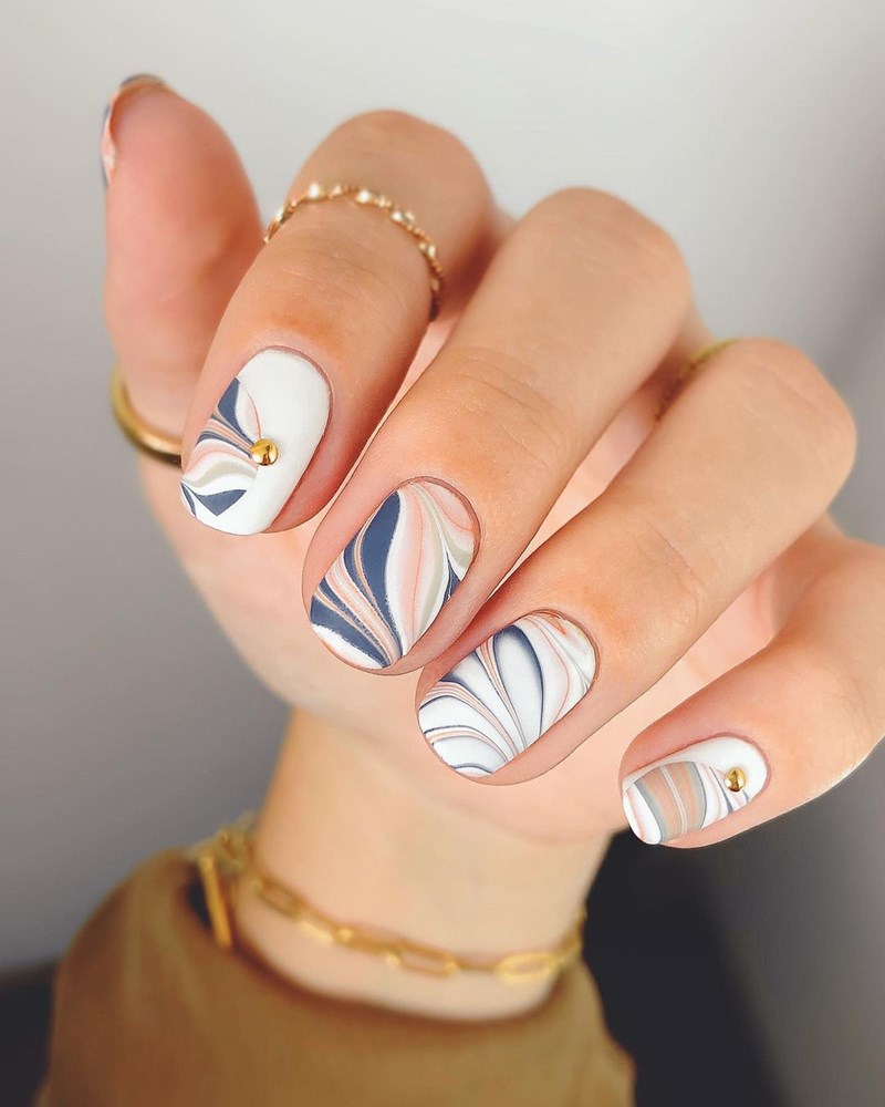 «Psychedelic» nails: Μήπως αυτό είναι το μανικιούρ που δεν έχεις δοκιμάσει ακόμα; - εικόνα 4