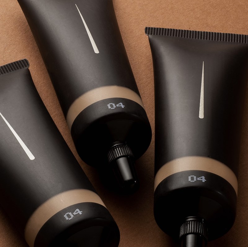 5+1 προϊόντα μακιγιάζ που θα βρεις σίγουρα στο νεσεσέρ κάθε ELLE girl - εικόνα 1