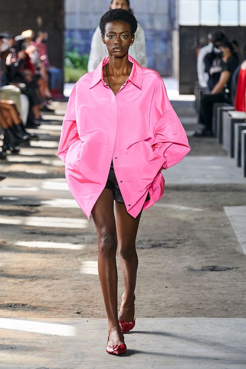 15 ροζ items που μας κάνουν να χαμογελάμε (& street style ιδέες για να τα φορέσεις σωστά) - εικόνα 1