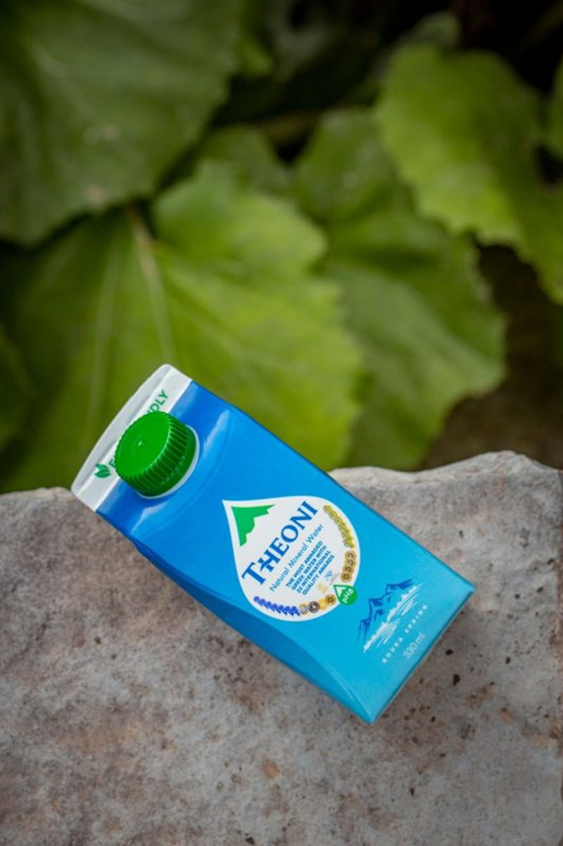 Το ΘΕΟΝΗ παρουσιάζει το πρώτο Φυσικό Μεταλλικό Νερό στην Ελλάδα σε χάρτινη συσκευασία - εικόνα 1