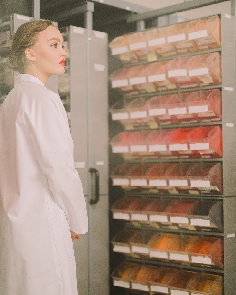 French kiss: Η μούσα της Chanel Lilly- Rose Depp μας αποκαλύπτει το μυστικό της για υπέροχα χείλη - εικόνα 2