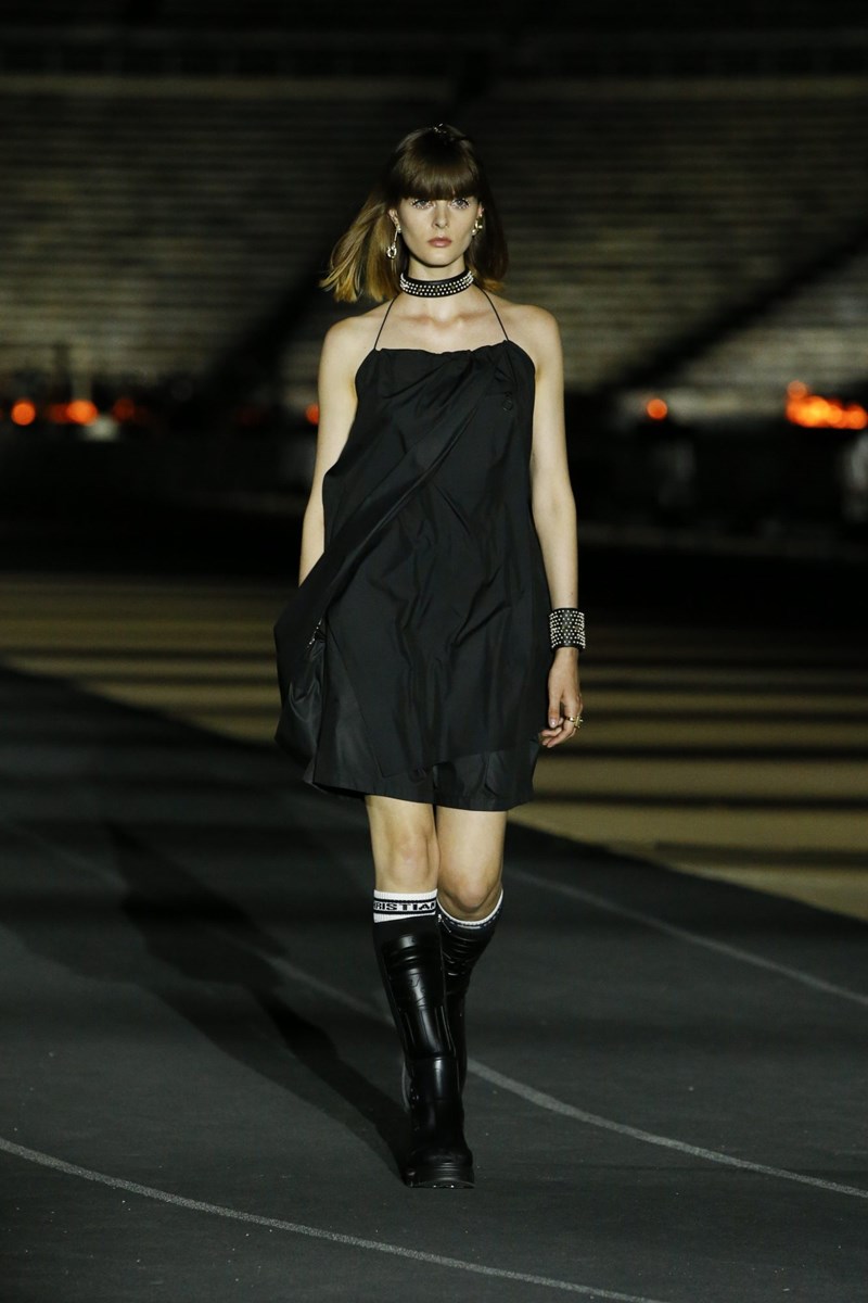 Dior Cruise 2022: Μια συλλογή που εμπνέεται από την αρχαία Ελλάδα αλλά έχει το βλέμμα της στραμμένο στο μέλλον - εικόνα 17