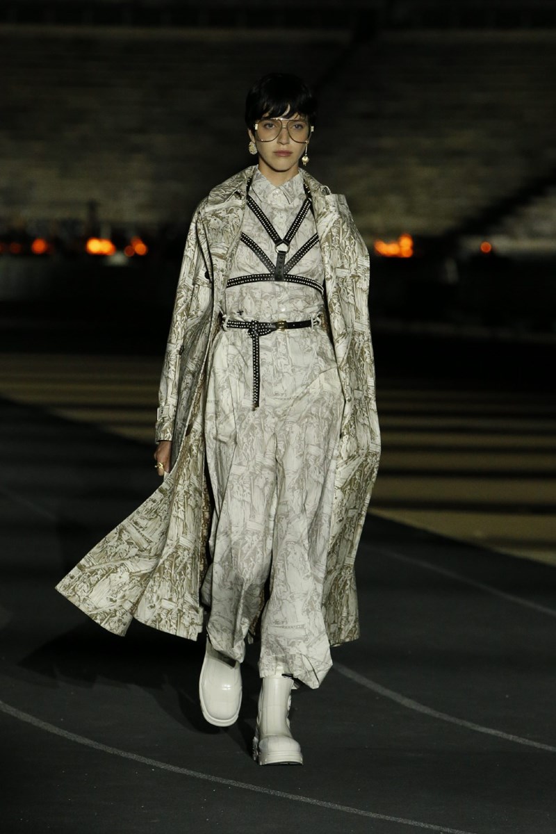 Dior Cruise 2022: Μια συλλογή που εμπνέεται από την αρχαία Ελλάδα αλλά έχει το βλέμμα της στραμμένο στο μέλλον - εικόνα 15