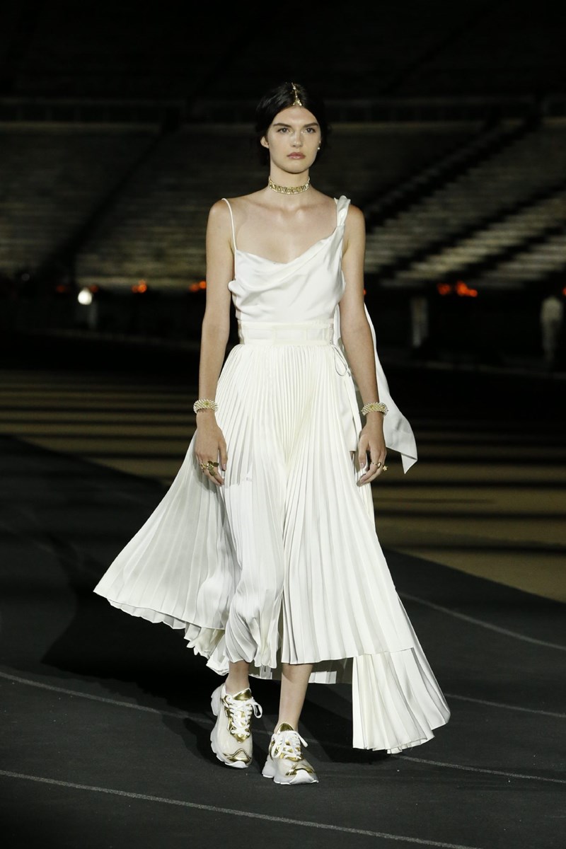 Dior Cruise 2022: Μια συλλογή που εμπνέεται από την αρχαία Ελλάδα αλλά έχει το βλέμμα της στραμμένο στο μέλλον - εικόνα 1