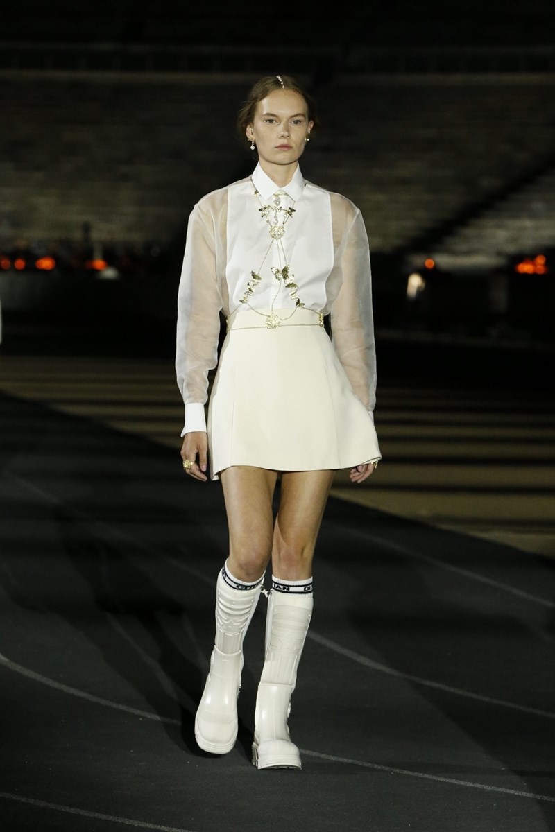 Dior Cruise 2022: Μια συλλογή που εμπνέεται από την αρχαία Ελλάδα αλλά έχει το βλέμμα της στραμμένο στο μέλλον - εικόνα 45