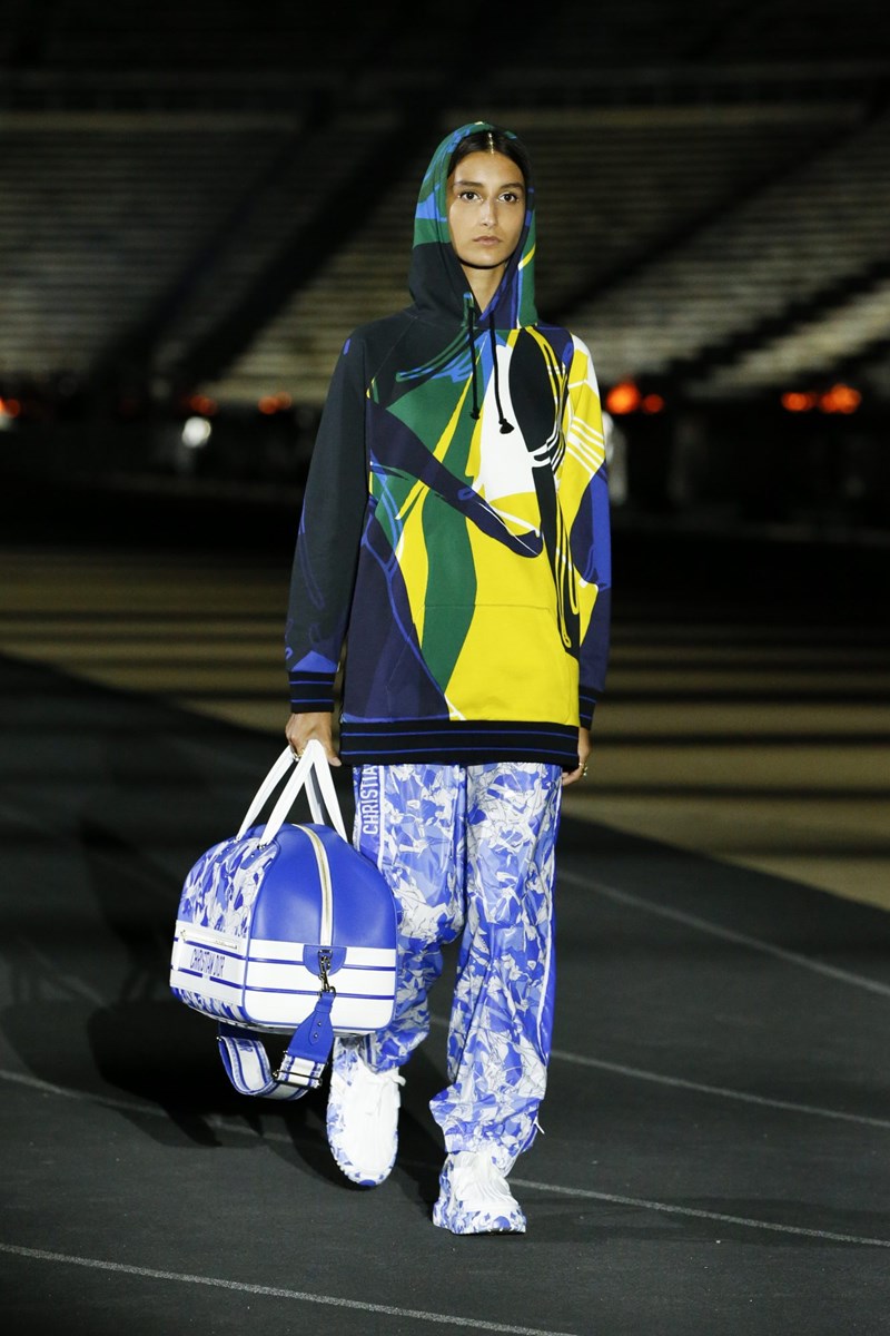 Dior Cruise 2022: Μια συλλογή που εμπνέεται από την αρχαία Ελλάδα αλλά έχει το βλέμμα της στραμμένο στο μέλλον - εικόνα 38