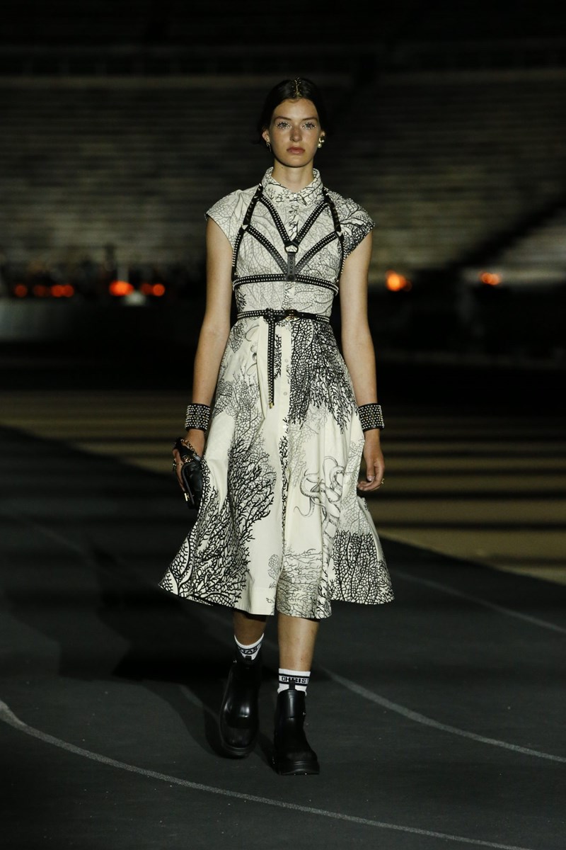 Dior Cruise 2022: Μια συλλογή που εμπνέεται από την αρχαία Ελλάδα αλλά έχει το βλέμμα της στραμμένο στο μέλλον - εικόνα 33
