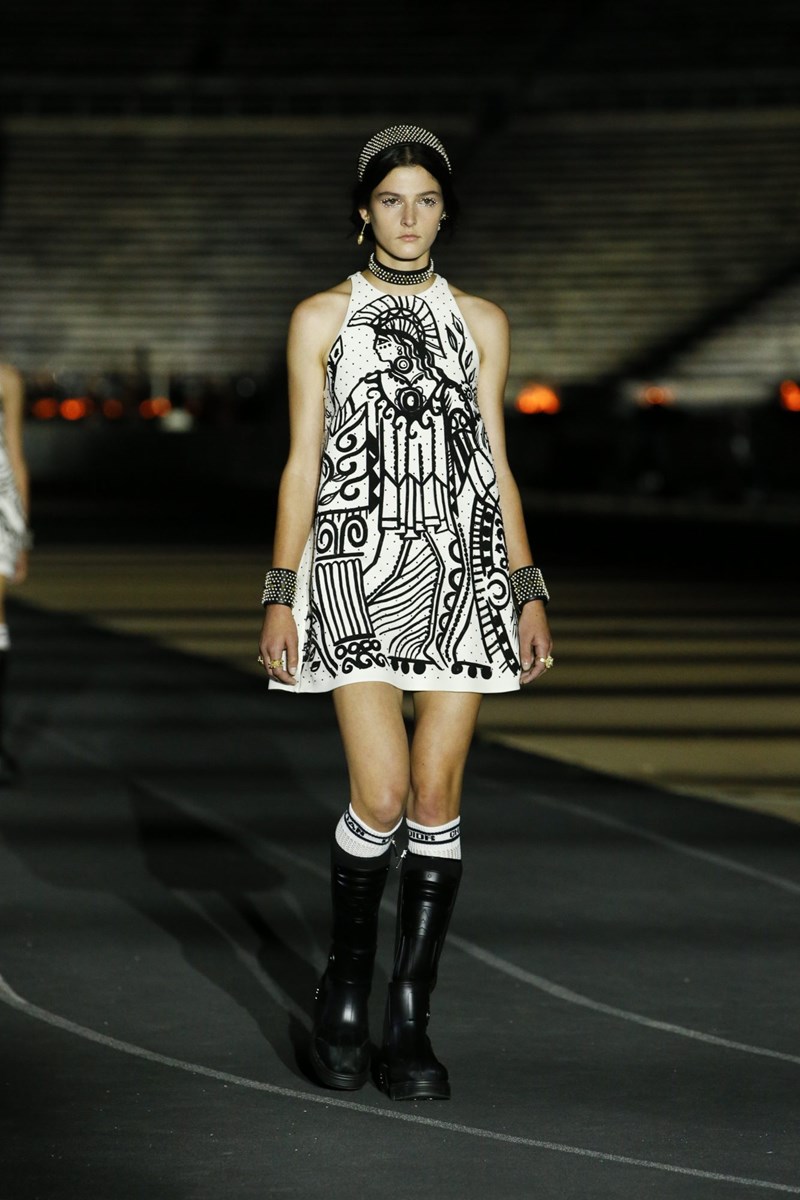 Dior Cruise 2022: Μια συλλογή που εμπνέεται από την αρχαία Ελλάδα αλλά έχει το βλέμμα της στραμμένο στο μέλλον - εικόνα 4