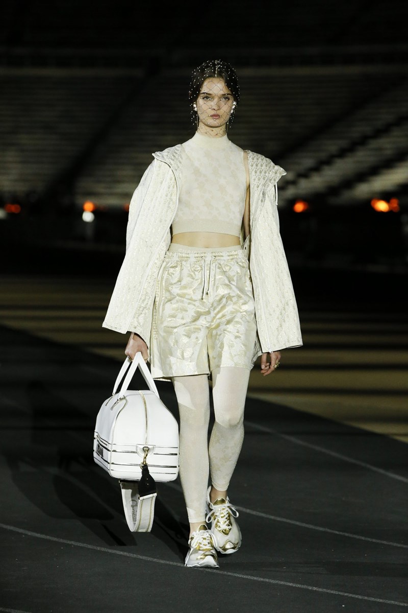Dior Cruise 2022: Μια συλλογή που εμπνέεται από την αρχαία Ελλάδα αλλά έχει το βλέμμα της στραμμένο στο μέλλον - εικόνα 31