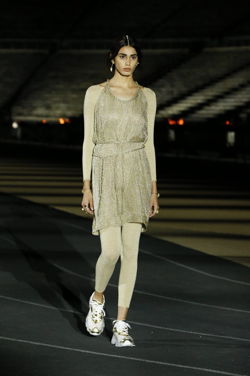 Dior Cruise 2022: Μια συλλογή που εμπνέεται από την αρχαία Ελλάδα αλλά έχει το βλέμμα της στραμμένο στο μέλλον - εικόνα 29