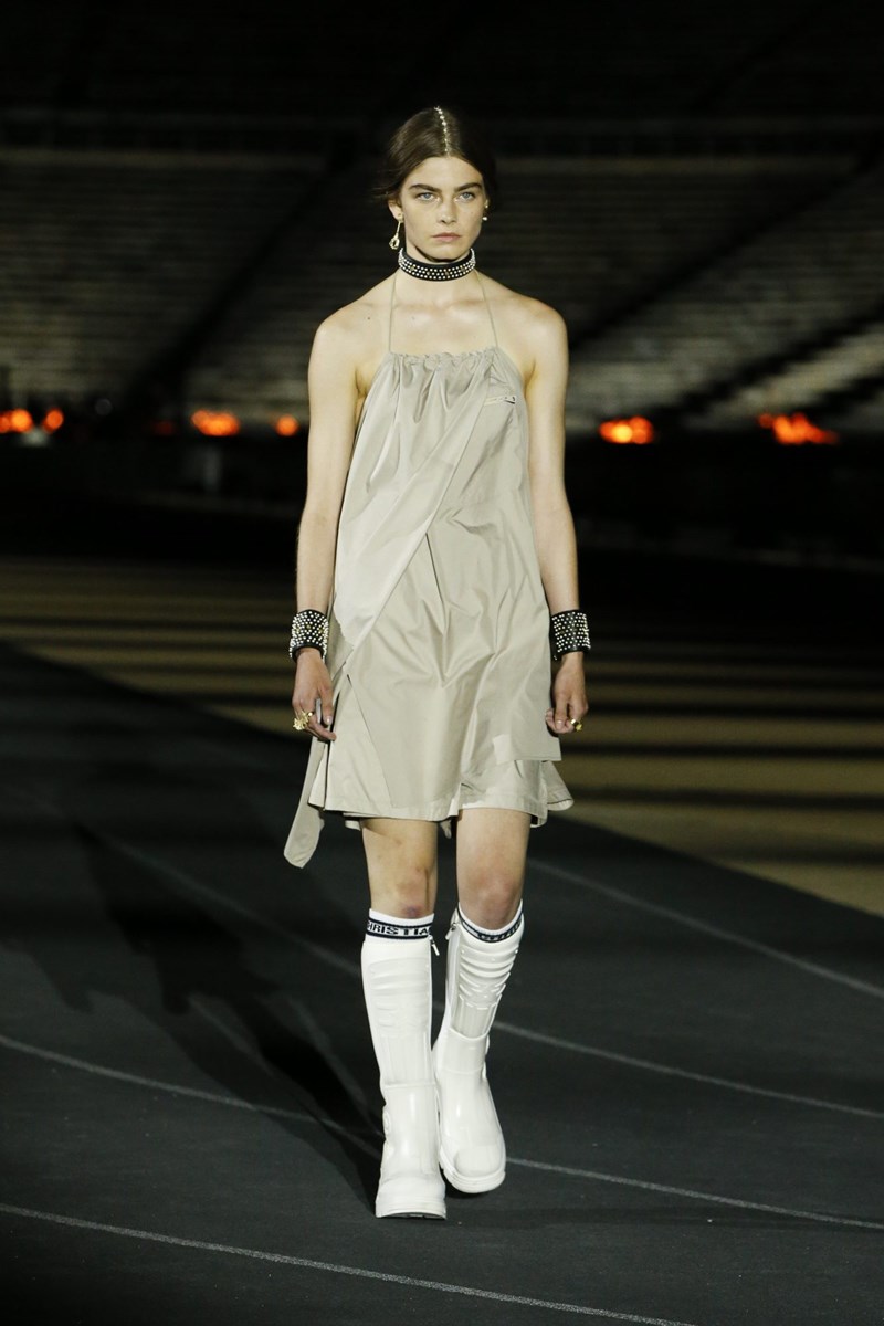 Dior Cruise 2022: Μια συλλογή που εμπνέεται από την αρχαία Ελλάδα αλλά έχει το βλέμμα της στραμμένο στο μέλλον - εικόνα 19