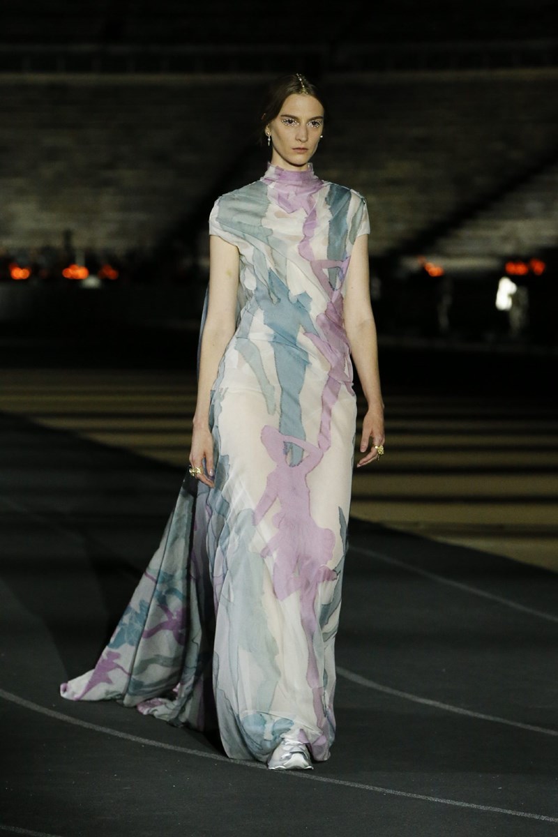Dior Cruise 2022: Μια συλλογή που εμπνέεται από την αρχαία Ελλάδα αλλά έχει το βλέμμα της στραμμένο στο μέλλον - εικόνα 2