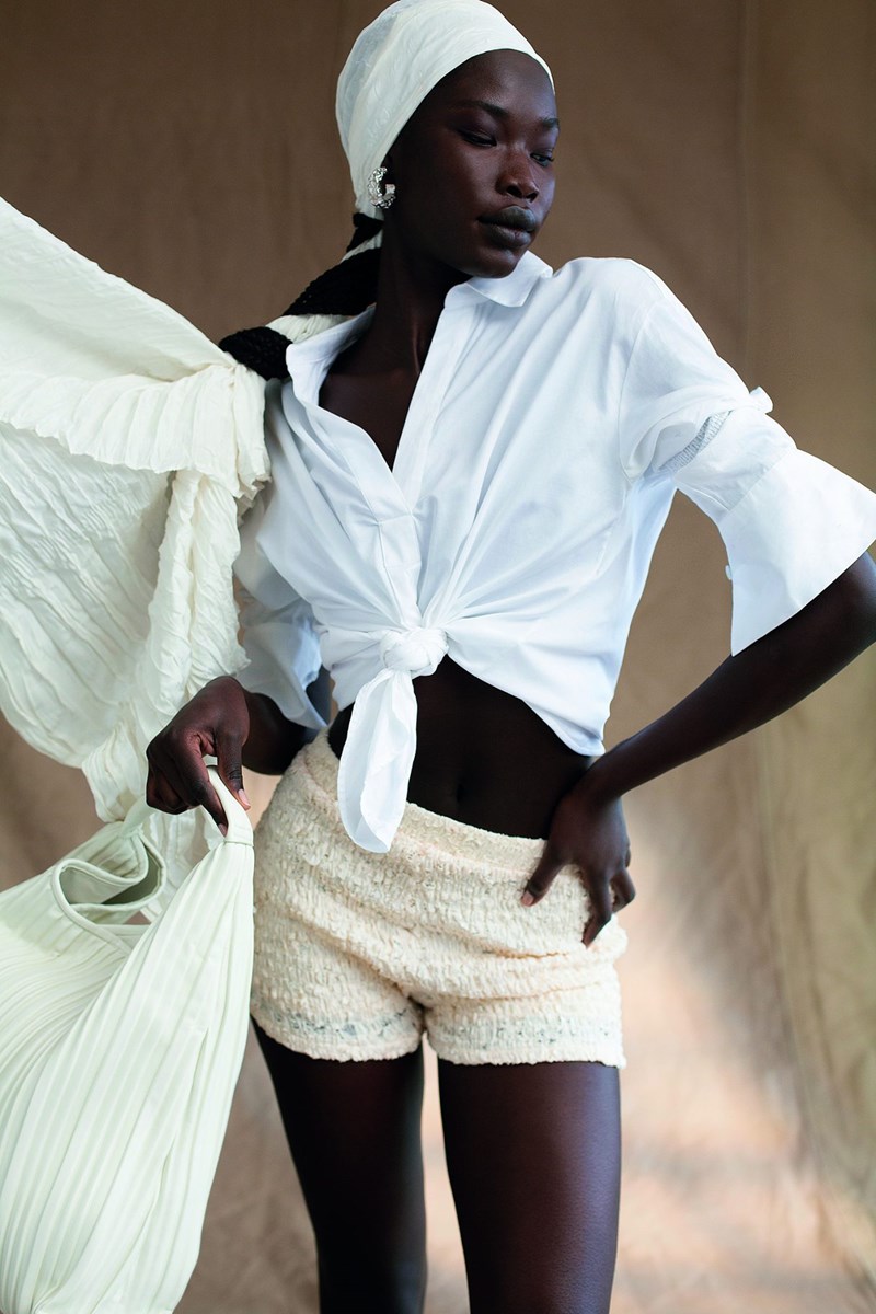 Εν Λευκώ: 16+1 αγορές για να εντάξεις το must χρώμα του καλοκαιριού στη ντουλάπα σου - εικόνα 14