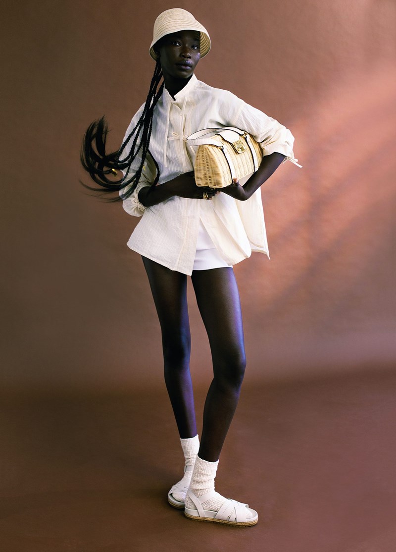 Εν Λευκώ: 16+1 αγορές για να εντάξεις το must χρώμα του καλοκαιριού στη ντουλάπα σου - εικόνα 8