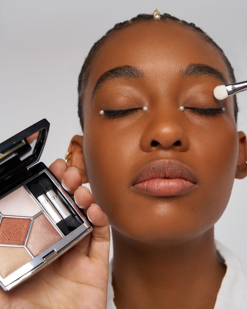 Ο top make- up artist Peter Philips μας αποκαλύπτει τα μυστικά (και τα must προϊόντα) πίσω από τα λαμπερά beauty looks στο Dior Cruise Show 2022 - εικόνα 6