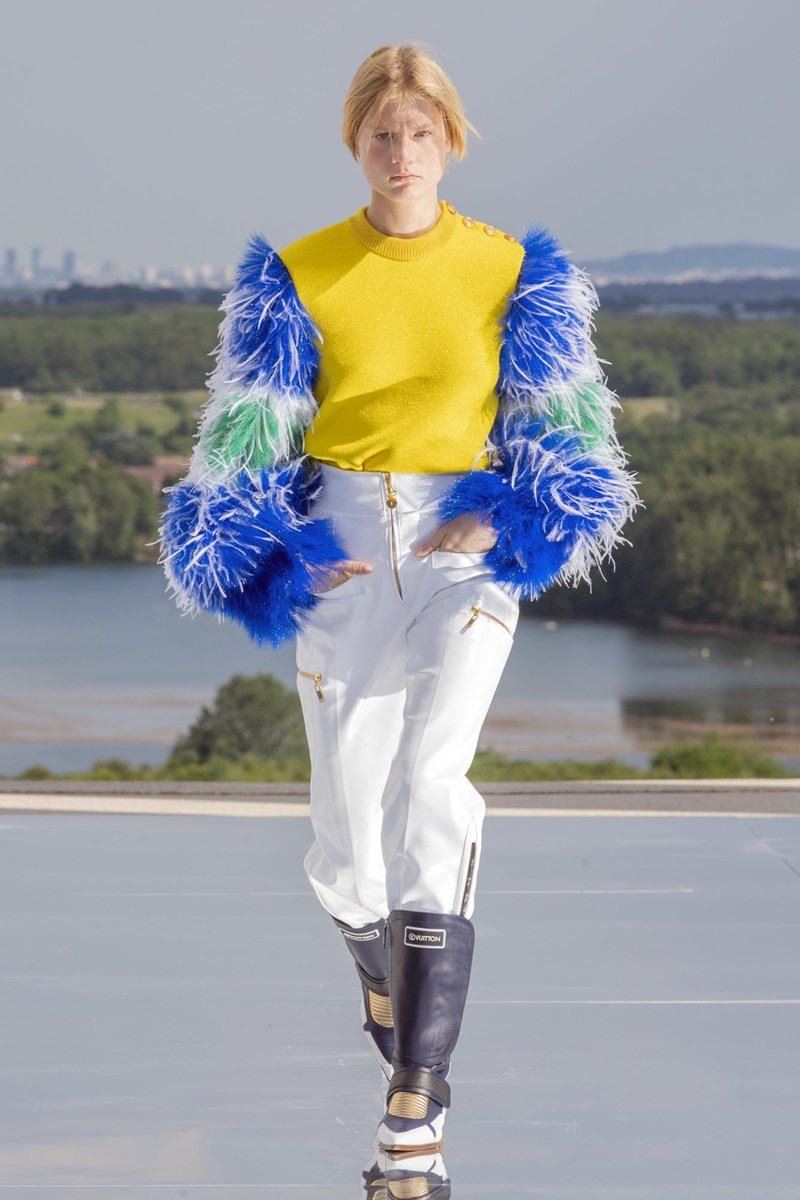 Louis Vuitton Cruise 2022: Αυτή η συλλογή μόλις προσγειώθηκε από το διάστημα - εικόνα 8