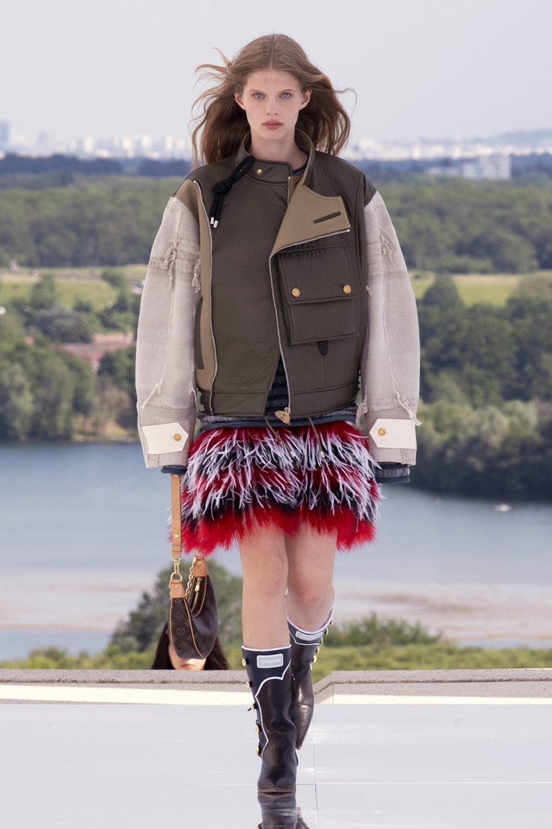 Louis Vuitton Cruise 2022: Αυτή η συλλογή μόλις προσγειώθηκε από το διάστημα - εικόνα 5