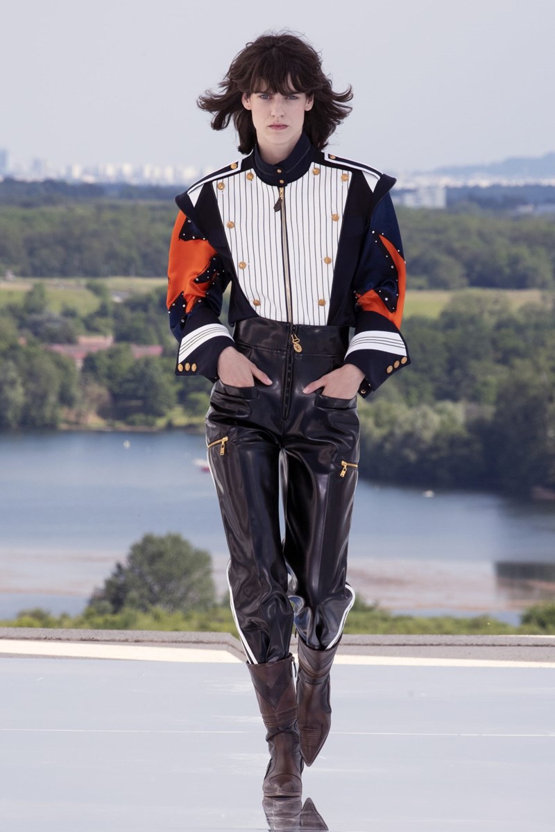 Louis Vuitton Cruise 2022: Αυτή η συλλογή μόλις προσγειώθηκε από το διάστημα - εικόνα 7