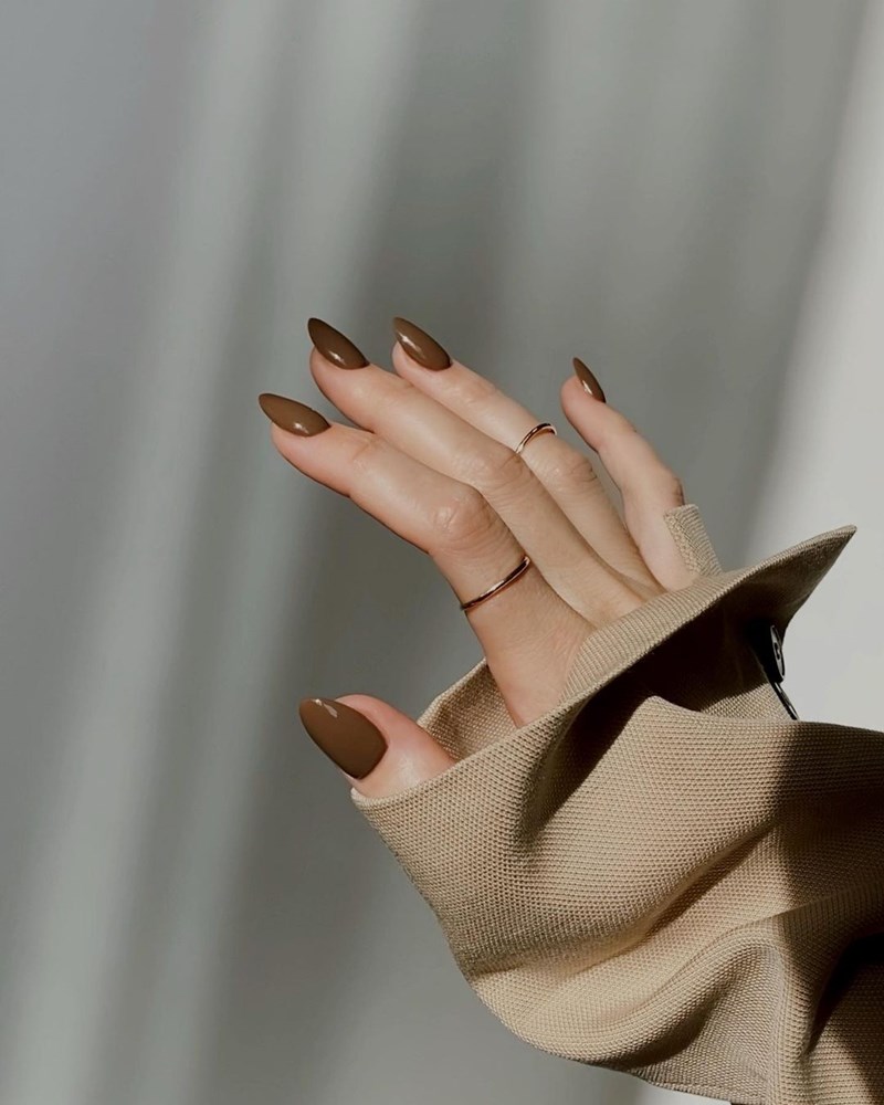 Το nail trend του επόμενου χειμώνα έχει κάτι από... σοκολάτα - εικόνα 3