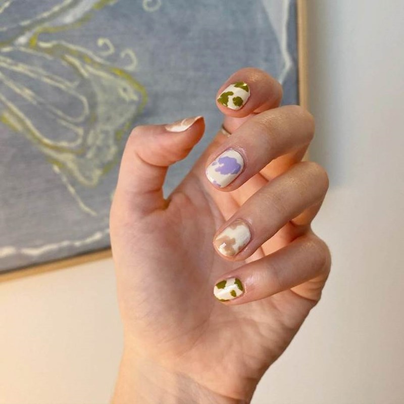 Το cow print πρωταγωνιστεί τώρα και στο μανικιούρ σου - εικόνα 5