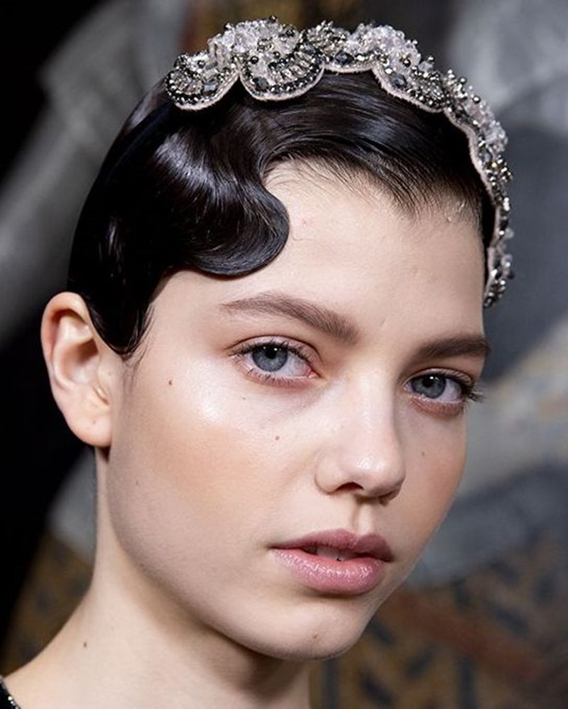 10 νυφικά μακιγιάζ κατευθείαν από τα runways της σεζόν - εικόνα 4