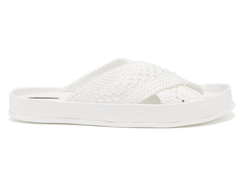 Εν Λευκώ: 16+1 αγορές για να εντάξεις το must χρώμα του καλοκαιριού στη ντουλάπα σου - εικόνα 9