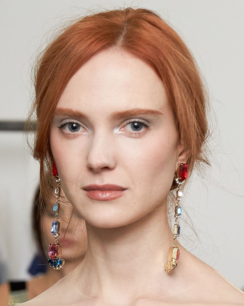 10 νυφικά μακιγιάζ κατευθείαν από τα runways της σεζόν - εικόνα 2