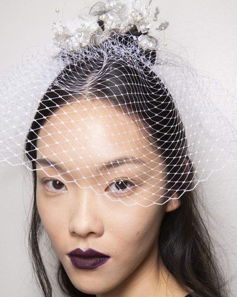 10 νυφικά μακιγιάζ κατευθείαν από τα runways της σεζόν - εικόνα 5