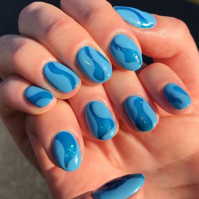 Το μανικιούρ μας "βουτά" στους μαγικούς τόνους της θάλασσας - εικόνα 6