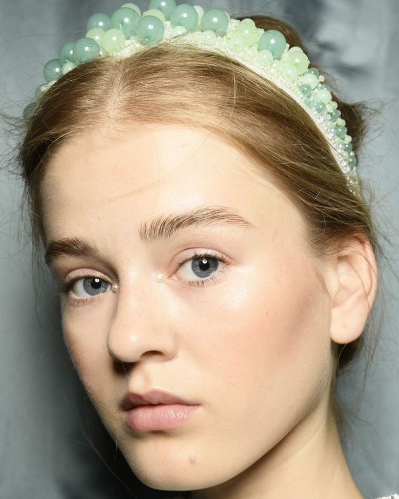 10 νυφικά μακιγιάζ κατευθείαν από τα runways της σεζόν - εικόνα 6