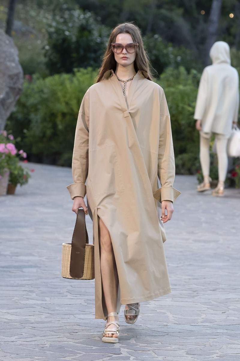 Max Mara Resort 2022: Μια υπέροχη συλλογή με φόντο την ατμοσφαιρική Ίσκια της Ιταλίας - εικόνα 13