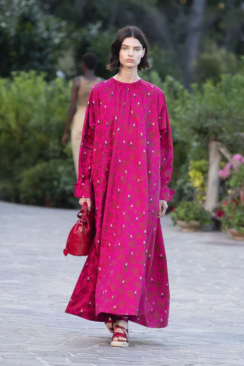 Max Mara Resort 2022: Μια υπέροχη συλλογή με φόντο την ατμοσφαιρική Ίσκια της Ιταλίας - εικόνα 8