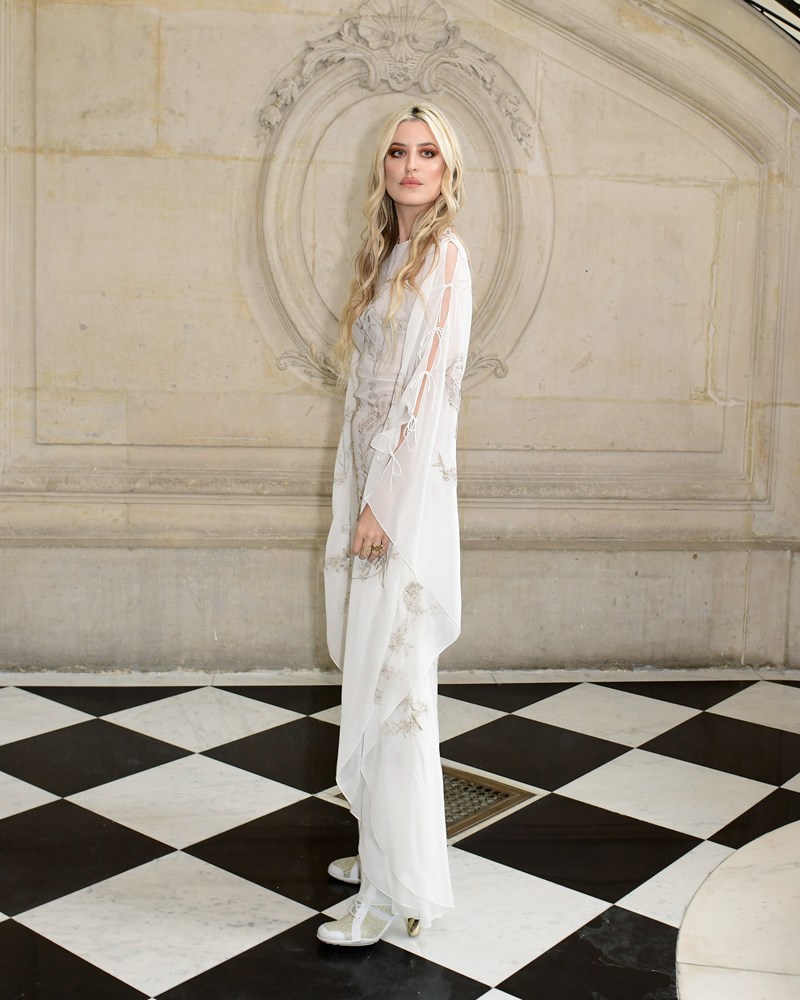 Οι λαμπερές celebrities που παρακολούθησαν από την πρώτη σειρά το couture show του Dior - εικόνα 6