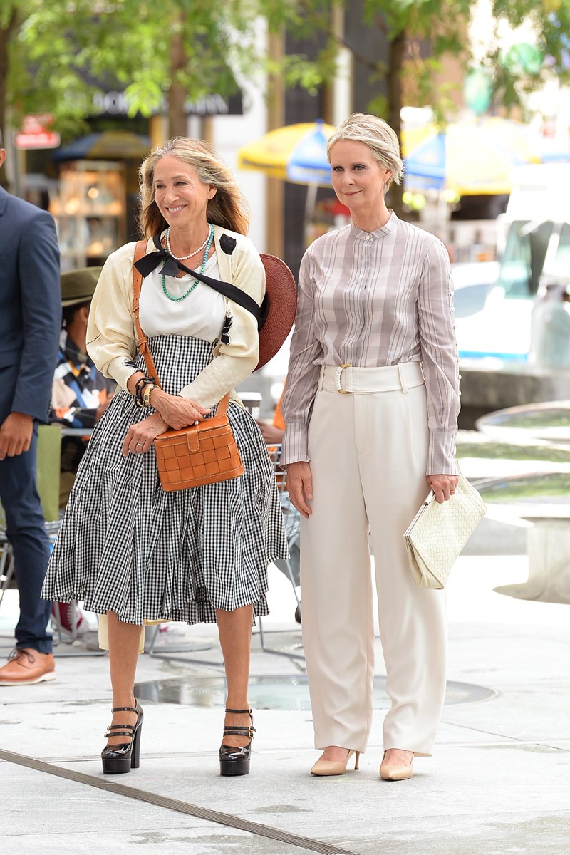 Sex and The City Reboot: Τα πρώτα luxury looks των πρωταγωνιστριών αποκαλύφθηκαν κι εμείς δηλώνουμε ενθουσιασμένες - εικόνα 6