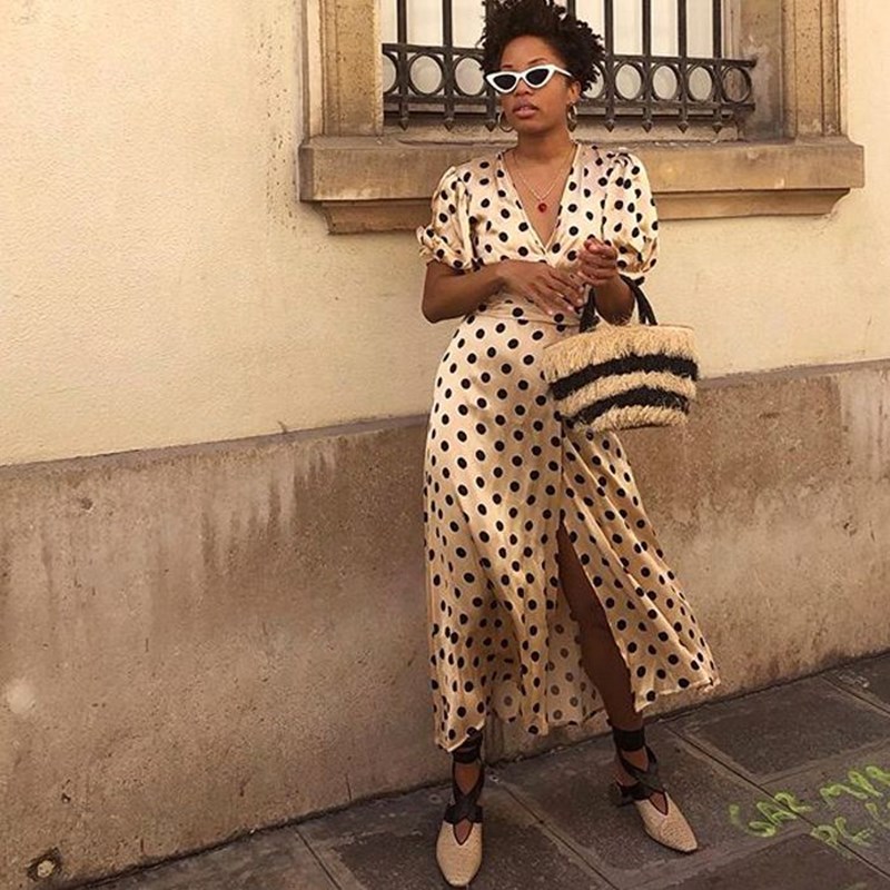 Όσα χρόνια και αν περάσουν, αυτό το φόρεμα θα είναι in-fashion. Μάλλον κάτι κάνει πολύ σωστά! - εικόνα 1