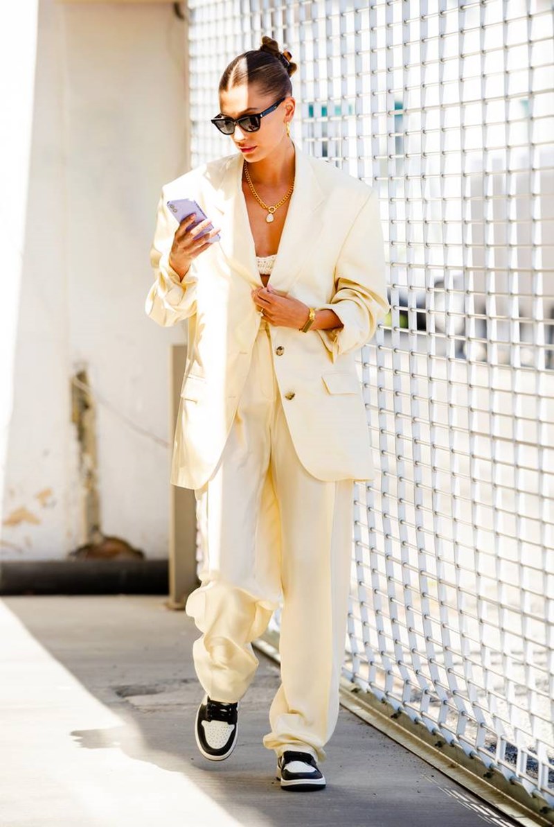 Το street style των celebrities μας έλειψε πολύ! 10 πρόσφατα star looks για να μπούμε ξανά σε ρυθμό - εικόνα 2