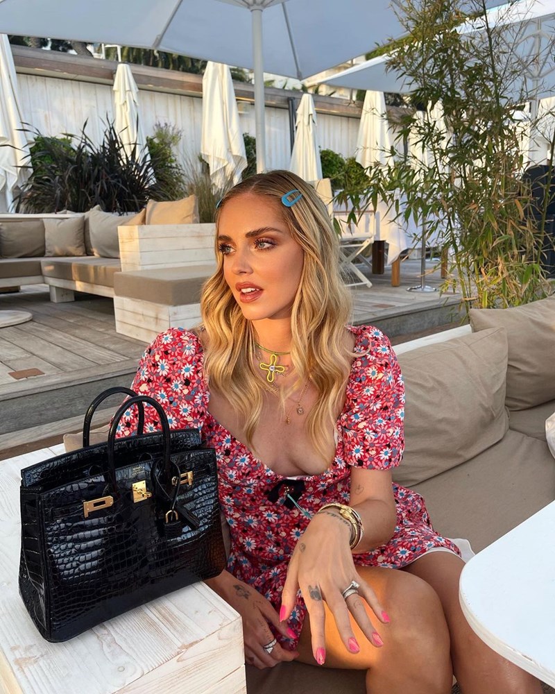 Αν δεν ξέρεις τι να κάνεις με τα μαλλιά σου σήμερα, η Chiara Ferragni έχει τη λύση που ψάχνεις - εικόνα 5