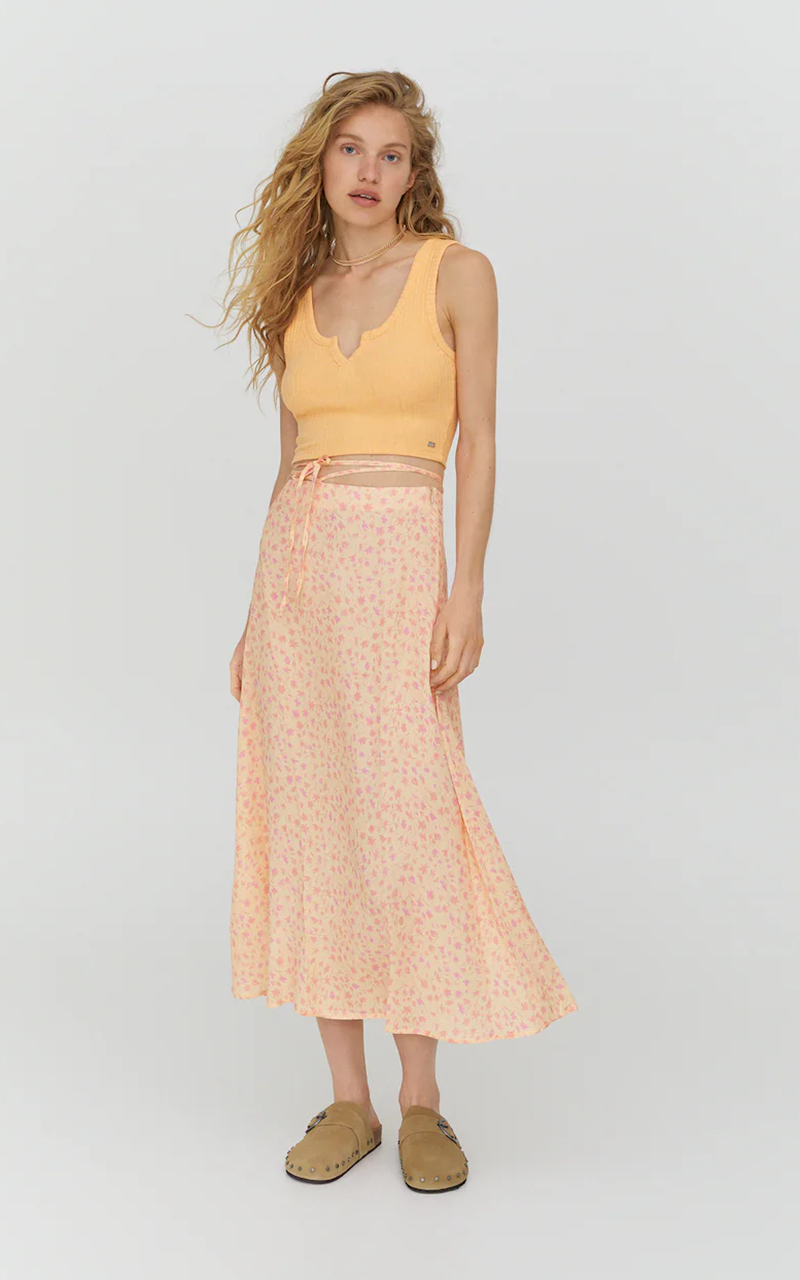 8 midi φούστες σε έκπτωση για να δημιουργήσεις τα πιο ανάλαφρα και stylish looks του καλοκαιριού - εικόνα 4