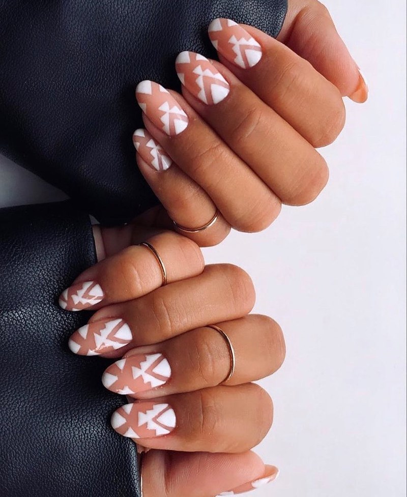 Ετοιμάζεσαι για διακοπές; Όσον αφορά το μανικιούρ σου σε αυτό το χρώμα πρέπει να ποντάρεις - εικόνα 2