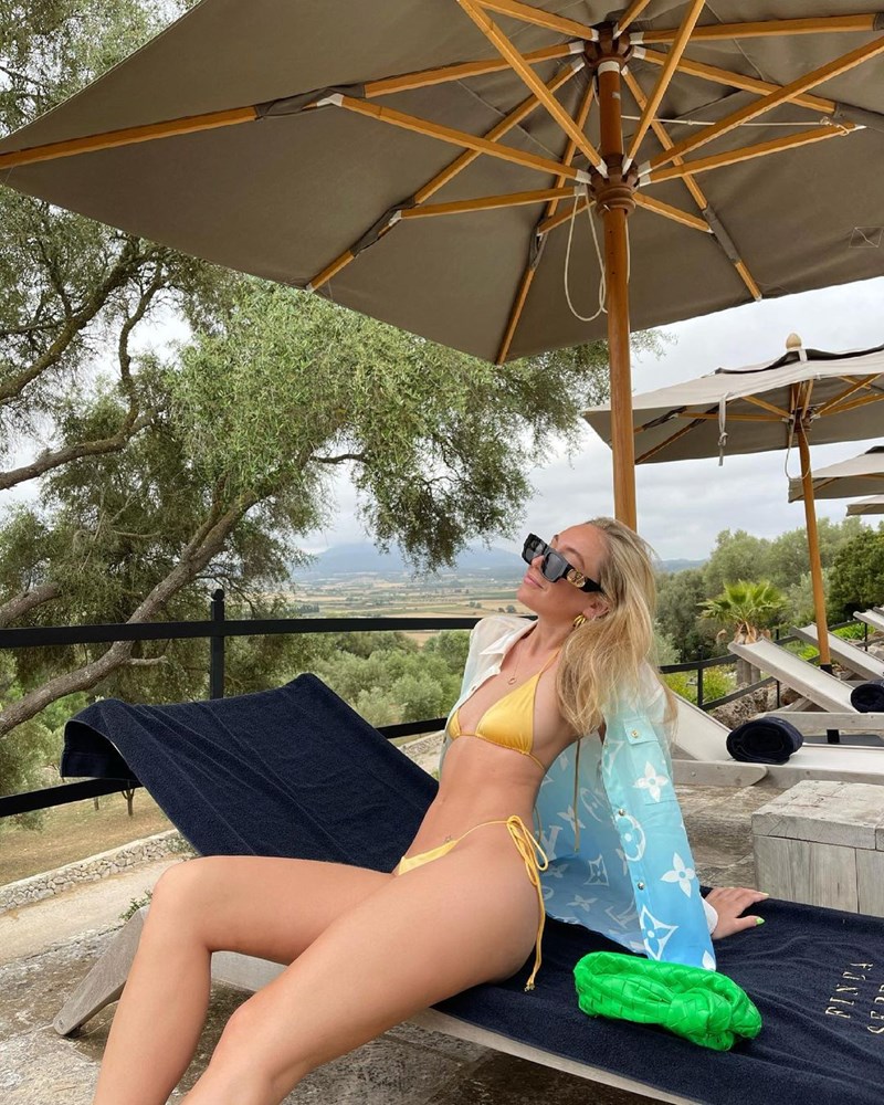 Φέτος στην παραλία θα φορέσουμε το πουκάμισο που ήδη έχουμε. 10 looks που θέλουμε να αντιγράψουμε τώρα - εικόνα 6