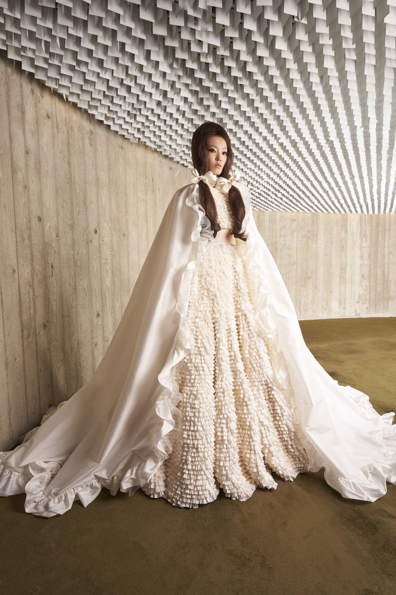 Παντρεύεσαι; Αυτά είναι τα πιο εντυπωσιακά bridal looks από την Εβδομάδα Υψηλής Ραπτικής στο Παρίσι που σίγουρα θα σου χαρίσουν την έμπνευση που ψάχνεις - εικόνα 11