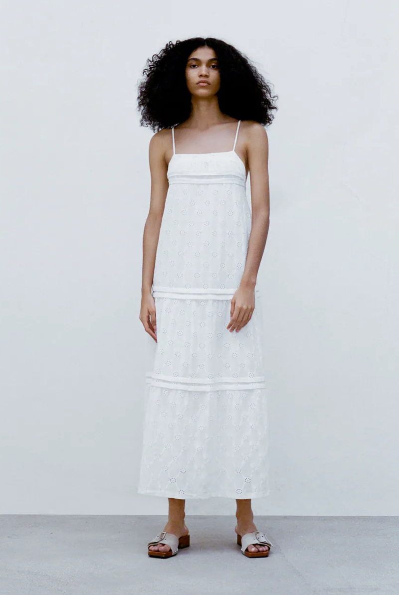 10 λευκά κομμάτια σε έκπτωση από τα Zara που θα σε βγάλουν ασπροπρόσωπη σήμερα και όλο το καλοκαίρι - εικόνα 9