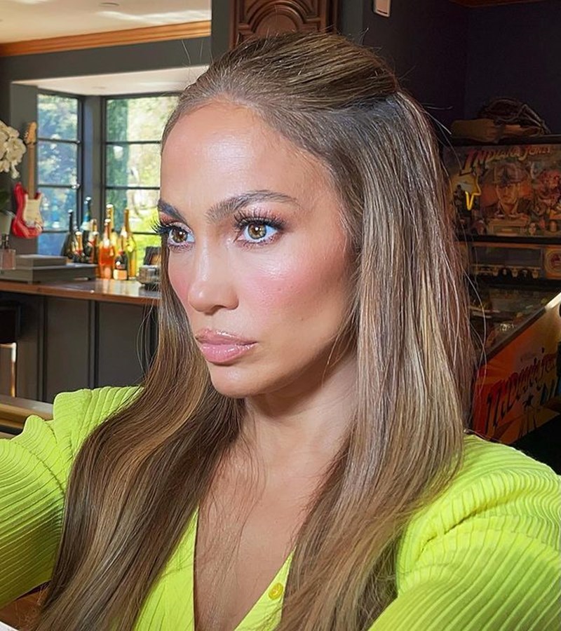 Αυτό το beauty look της Jennifer Lopez είναι ιδανικό για τις all-day εμφανίσεις σου - εικόνα 1