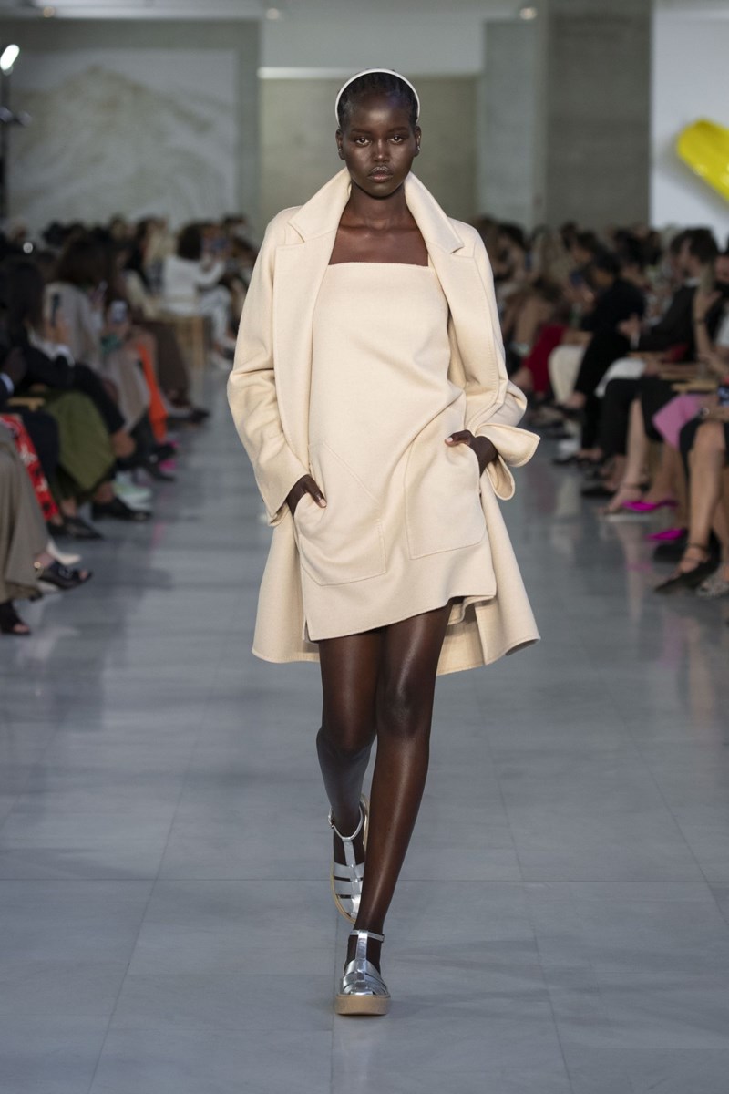 Milan Fashion Week: Για την Max Mara είμαστε όλες «σύγχρονες επαναστάτριες» - εικόνα 4