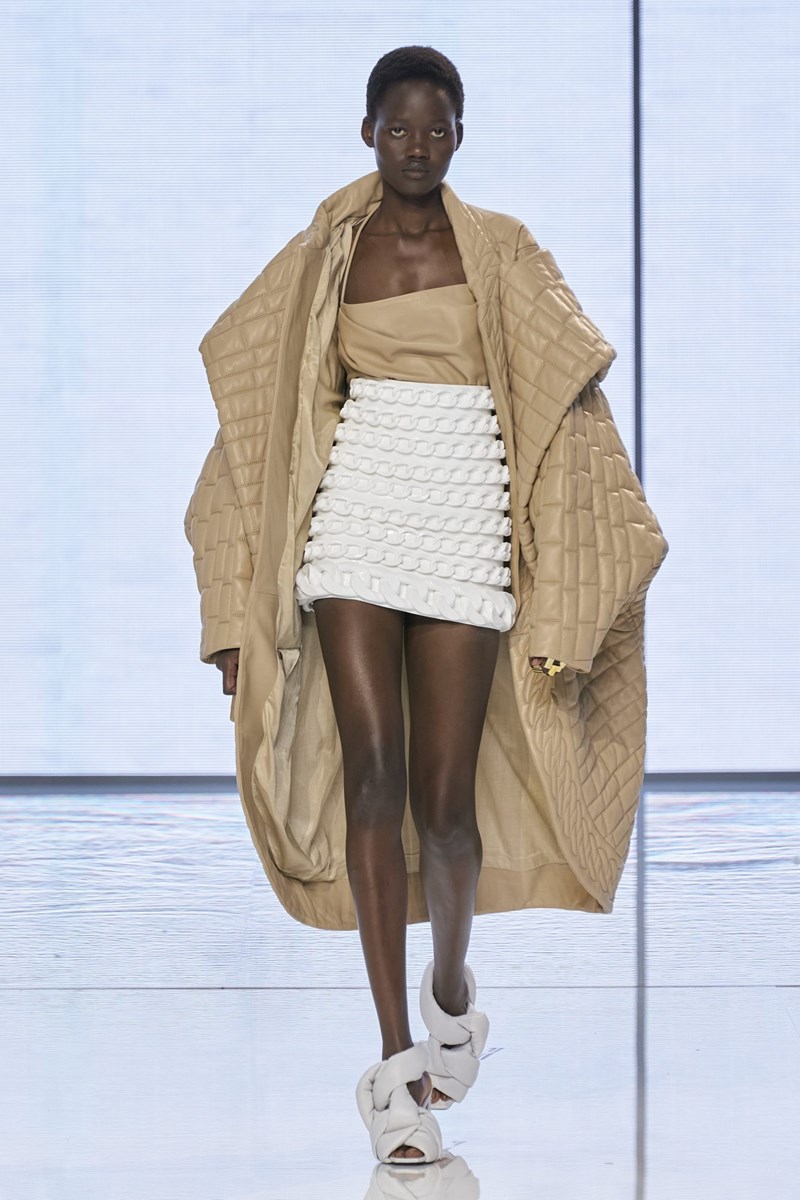 Balmain Spring/Summer 2022: Η επετειακή συλλογή του οίκου έμοιαζε με την πιο glam μουσική συναυλία - εικόνα 2