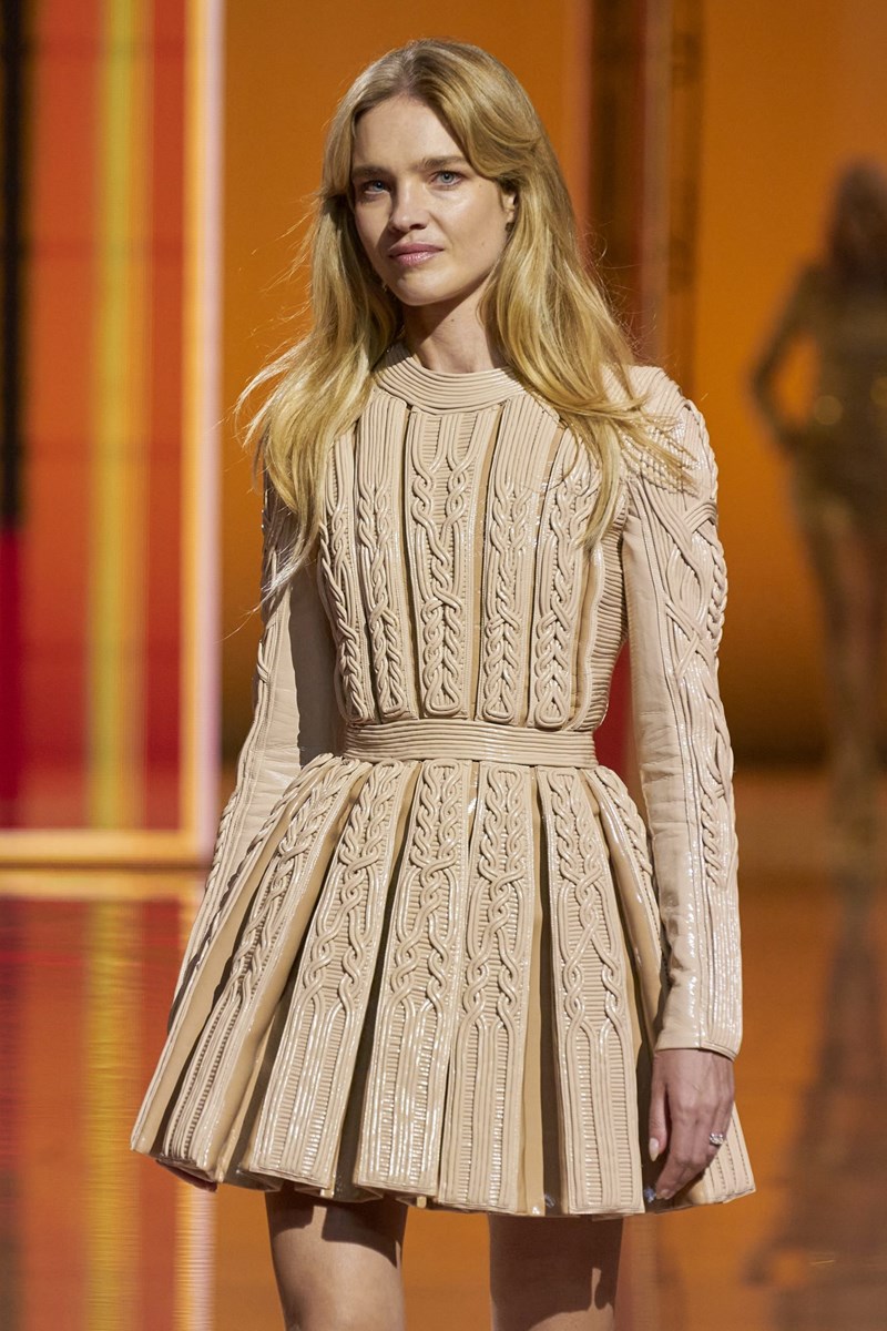 Balmain Spring/Summer 2022: Η επετειακή συλλογή του οίκου έμοιαζε με την πιο glam μουσική συναυλία - εικόνα 8